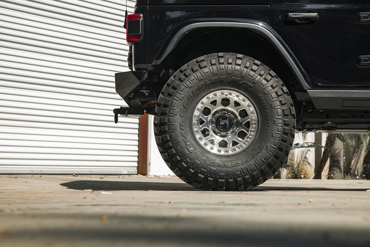 2020 Jeep Wrangler Rubicon - KMC MESA FORGED SLOTTED BEADLOCK